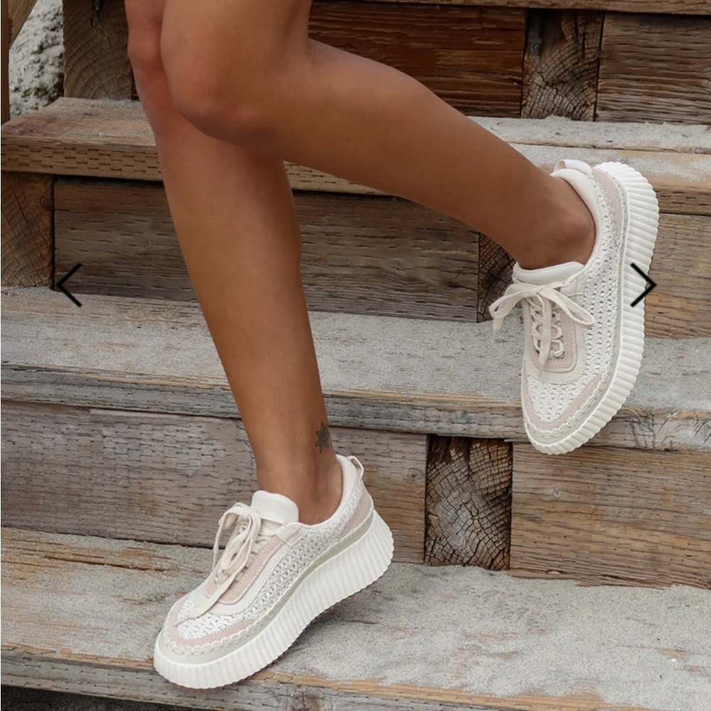 NEARLY NEW - Dolce Vita Dolen platform sneaker - Picture 2 of 10